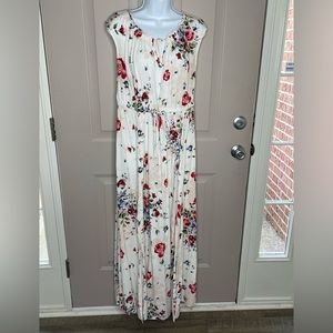 Torrid sz 2 White Floral Maxi Dress, Cap Sleeve, Double Slit in front